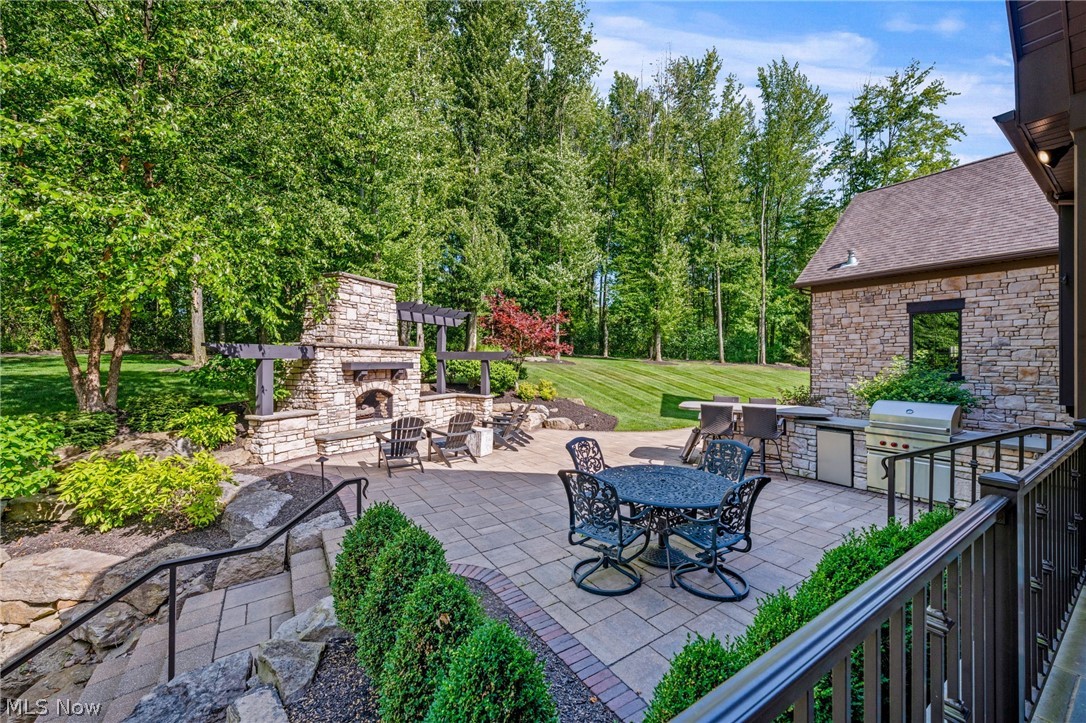 552 Club Drive W Aurora OH 44202