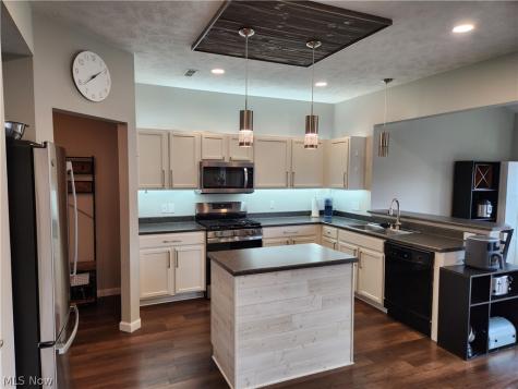 218 Stone Ridge Way Berea OH 44017