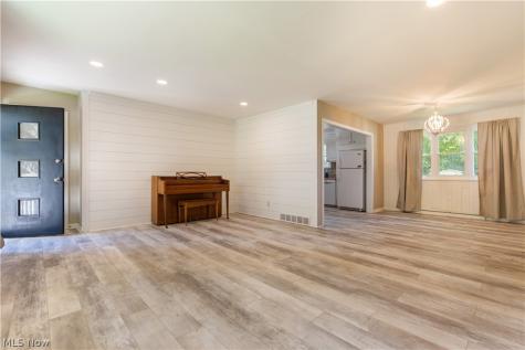 6787 Glenmere Avenue NE Canton OH 44721