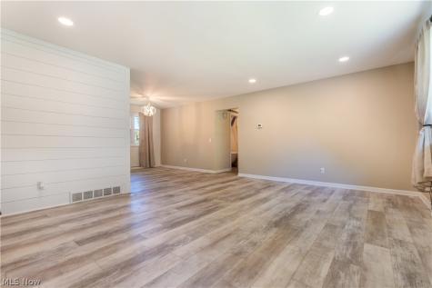 6787 Glenmere Avenue NE Canton OH 44721