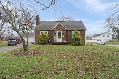 1402 S Chapel Street Louisville OH 44641
