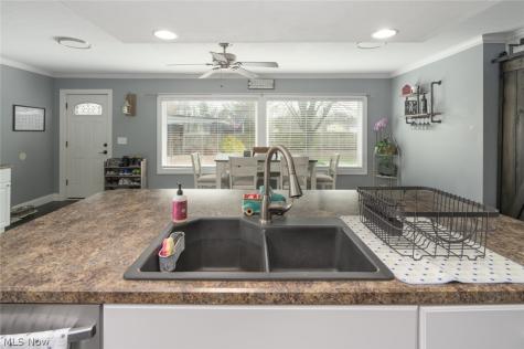 1402 S Chapel Street Louisville OH 44641