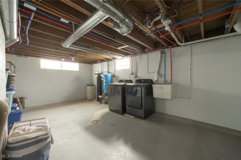 1402 S Chapel Street Louisville OH 44641