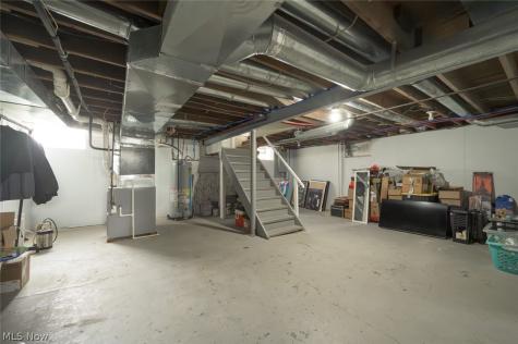 1402 S Chapel Street Louisville OH 44641