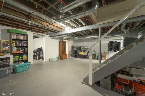 1402 S Chapel Street Louisville OH 44641