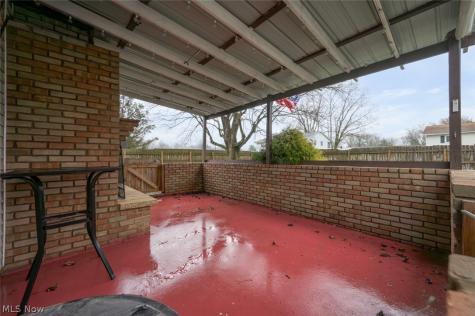 1402 S Chapel Street Louisville OH 44641