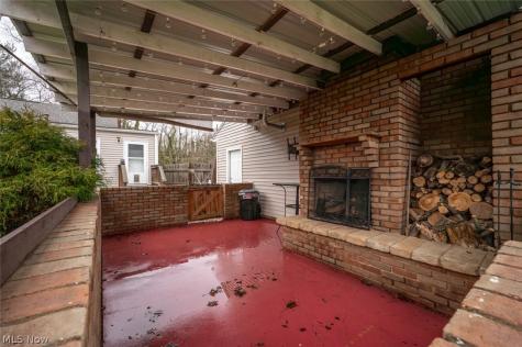 1402 S Chapel Street Louisville OH 44641