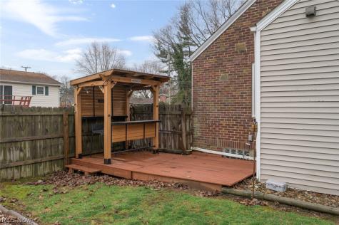 1402 S Chapel Street Louisville OH 44641