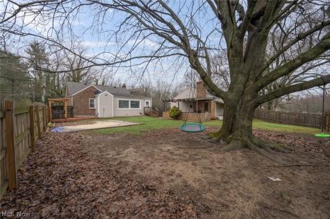 1402 S Chapel Street Louisville OH 44641