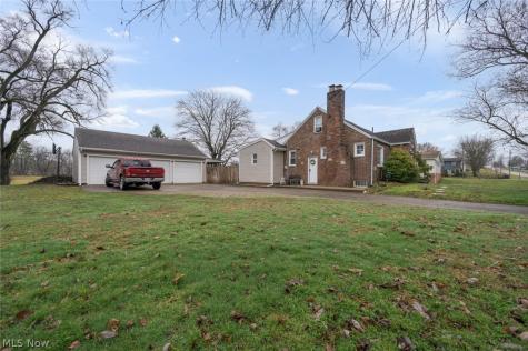 1402 S Chapel Street Louisville OH 44641