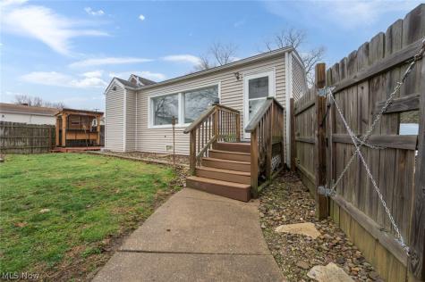 1402 S Chapel Street Louisville OH 44641