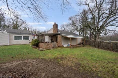 1402 S Chapel Street Louisville OH 44641