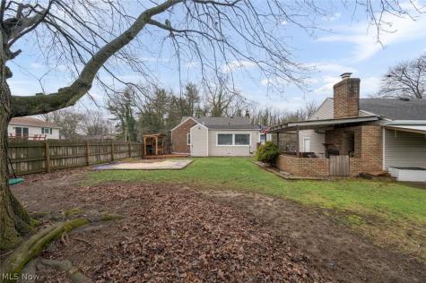 1402 S Chapel Street Louisville OH 44641