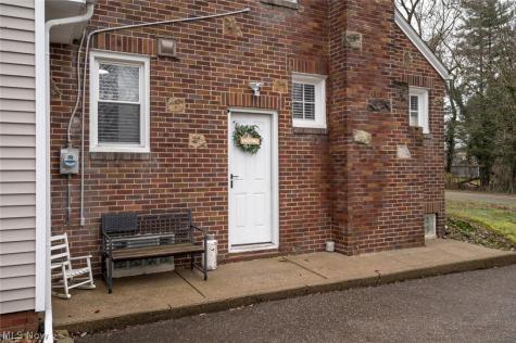 1402 S Chapel Street Louisville OH 44641