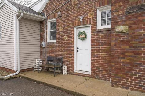 1402 S Chapel Street Louisville OH 44641