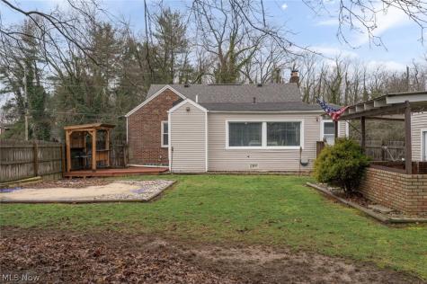 1402 S Chapel Street Louisville OH 44641