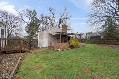 1402 S Chapel Street Louisville OH 44641