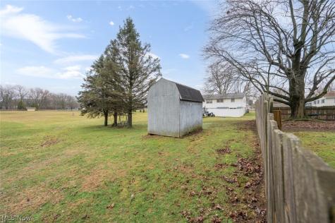 1402 S Chapel Street Louisville OH 44641