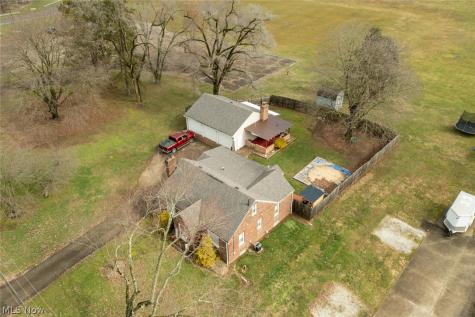 1402 S Chapel Street Louisville OH 44641