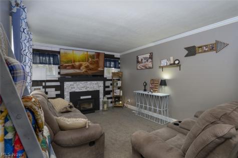 1402 S Chapel Street Louisville OH 44641