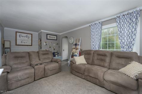 1402 S Chapel Street Louisville OH 44641