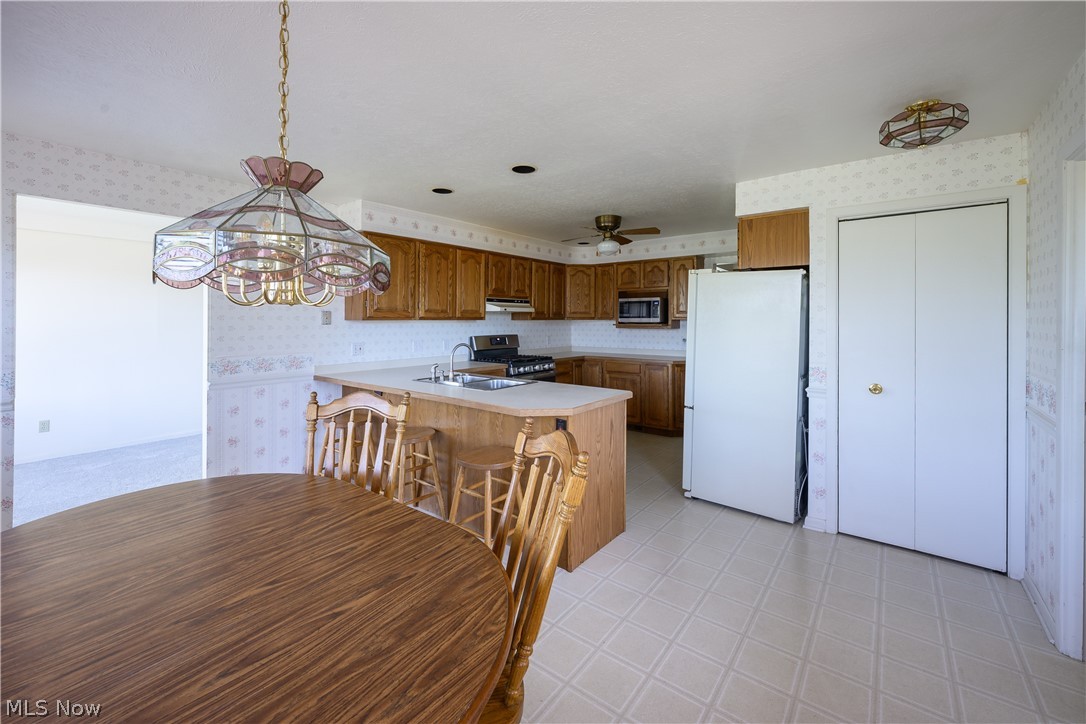 651 E Parkleigh Drive Seven Hills OH 44131
