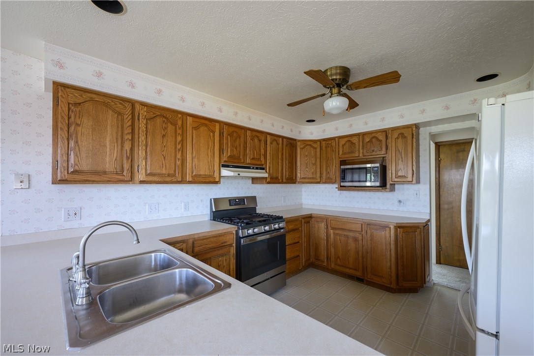 651 E Parkleigh Drive Seven Hills OH 44131