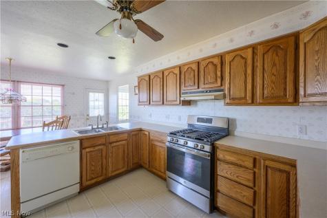651 E Parkleigh Drive Seven Hills OH 44131