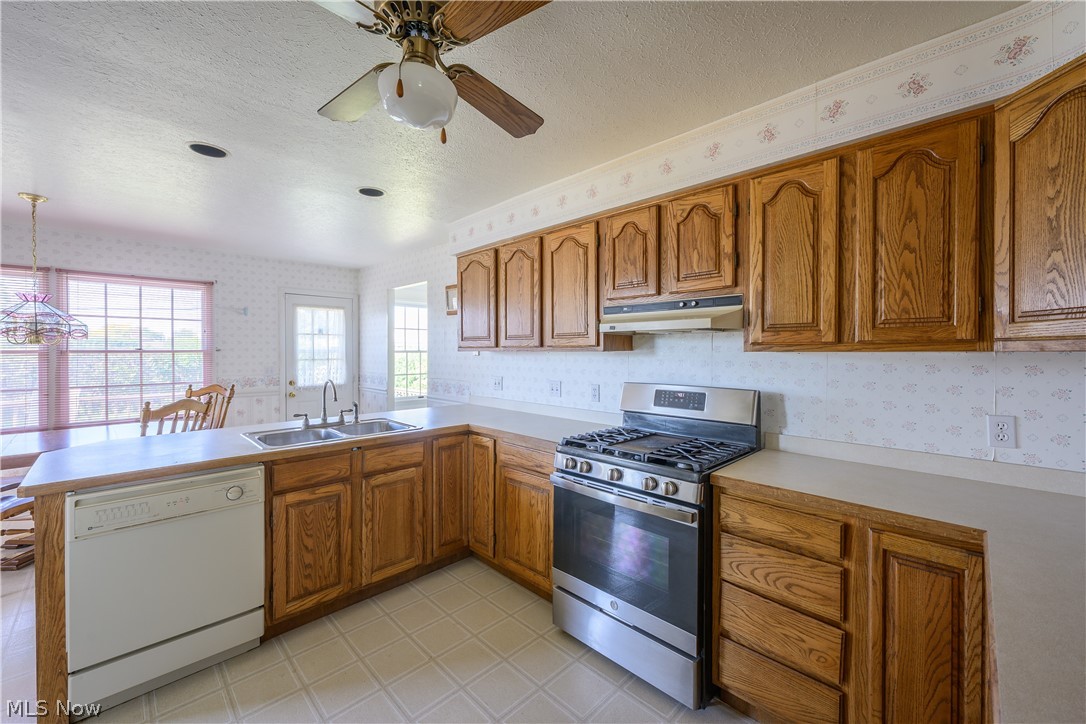 651 E Parkleigh Drive Seven Hills OH 44131