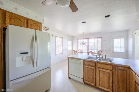 651 E Parkleigh Drive Seven Hills OH 44131