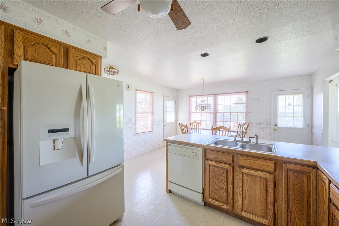 651 E Parkleigh Drive Seven Hills OH 44131
