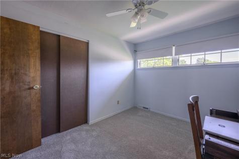 651 E Parkleigh Drive Seven Hills OH 44131
