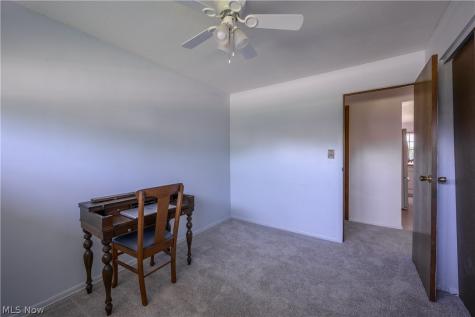 651 E Parkleigh Drive Seven Hills OH 44131