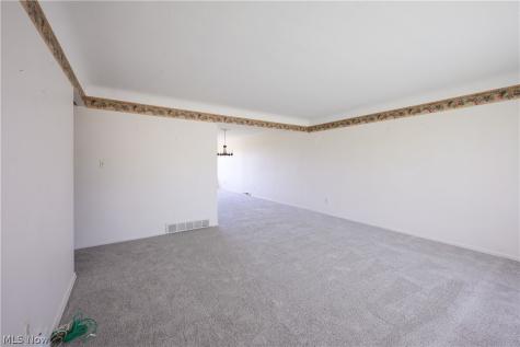651 E Parkleigh Drive Seven Hills OH 44131