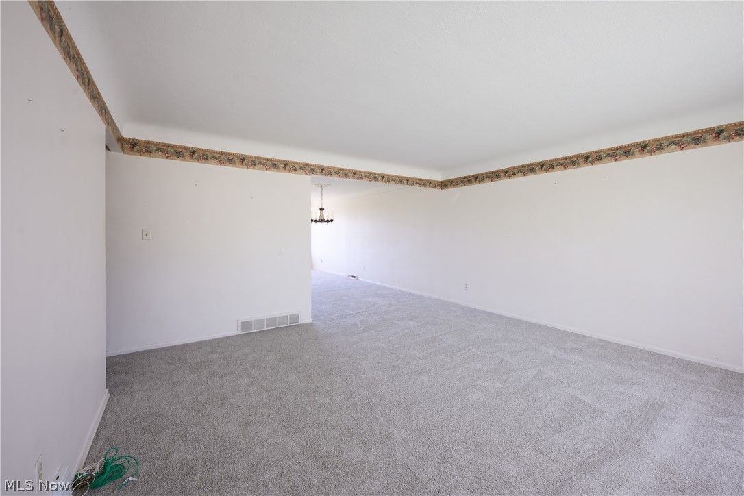 651 E Parkleigh Drive Seven Hills OH 44131