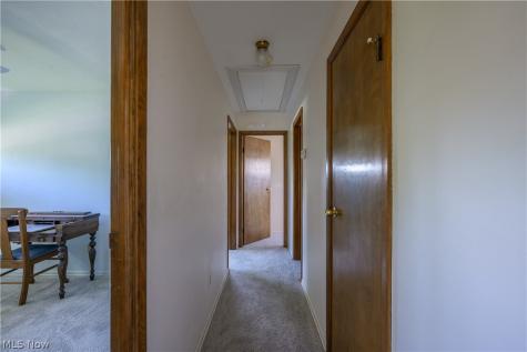 651 E Parkleigh Drive Seven Hills OH 44131