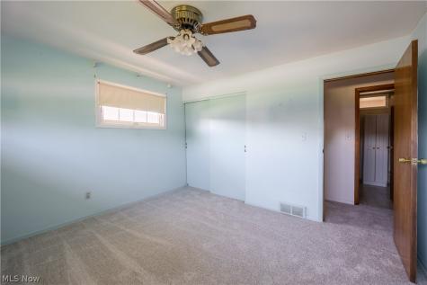651 E Parkleigh Drive Seven Hills OH 44131