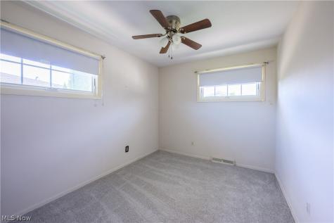 651 E Parkleigh Drive Seven Hills OH 44131