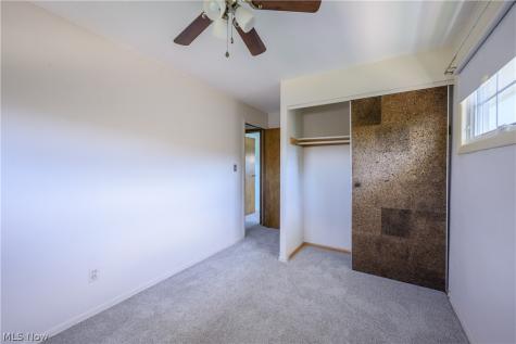 651 E Parkleigh Drive Seven Hills OH 44131