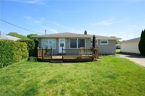 651 E Parkleigh Drive Seven Hills OH 44131