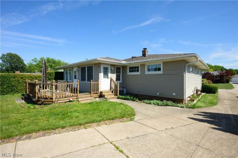 651 E Parkleigh Drive Seven Hills OH 44131