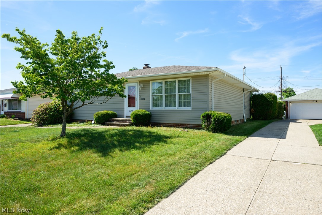 651 E Parkleigh Drive Seven Hills OH 44131