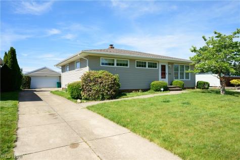651 E Parkleigh Drive Seven Hills OH 44131