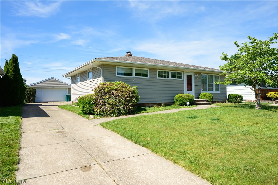 651 E Parkleigh Drive Seven Hills OH 44131