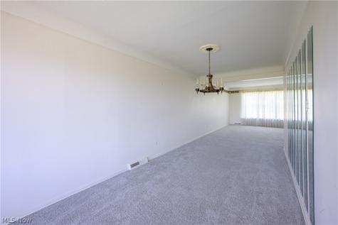 651 E Parkleigh Drive Seven Hills OH 44131