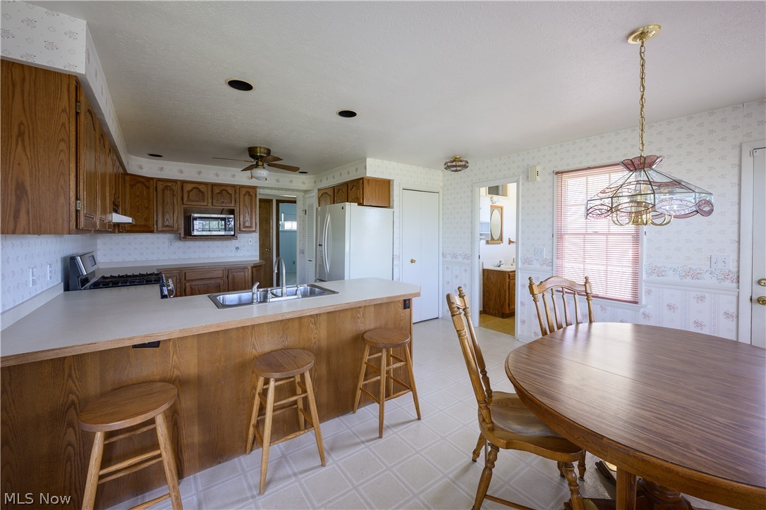 651 E Parkleigh Drive Seven Hills OH 44131