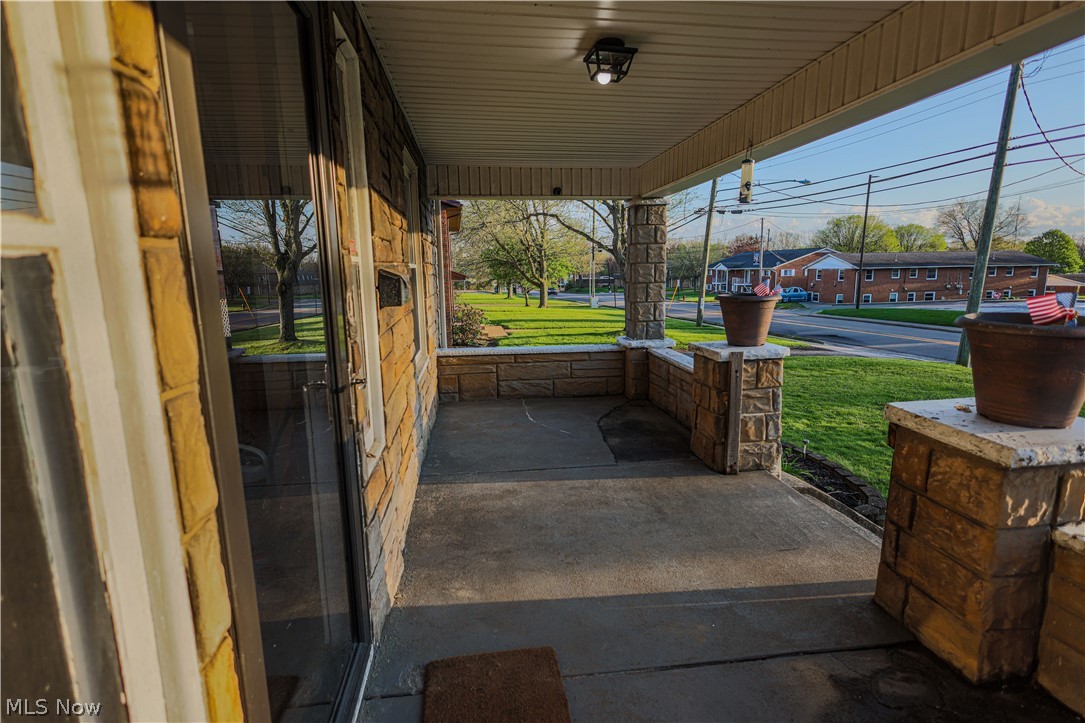 1118 N Chapel Street Louisville OH 44641