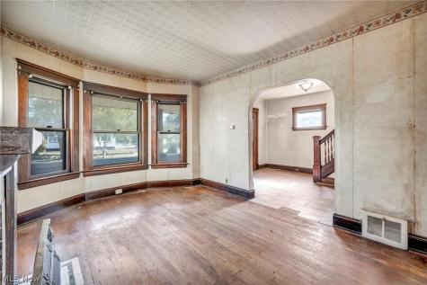 3900 E 42nd Street Newburgh Heights OH 44105