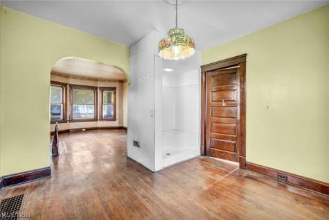 3900 E 42nd Street Newburgh Heights OH 44105