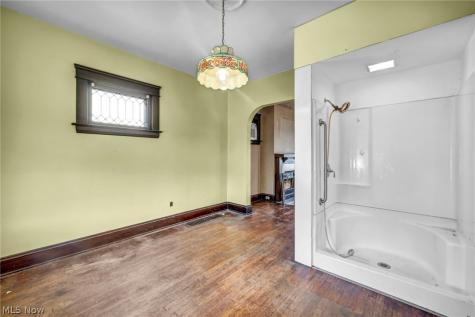 3900 E 42nd Street Newburgh Heights OH 44105